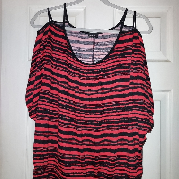 Julie's closet cold shoulder top size XL - Picture 1 of 4